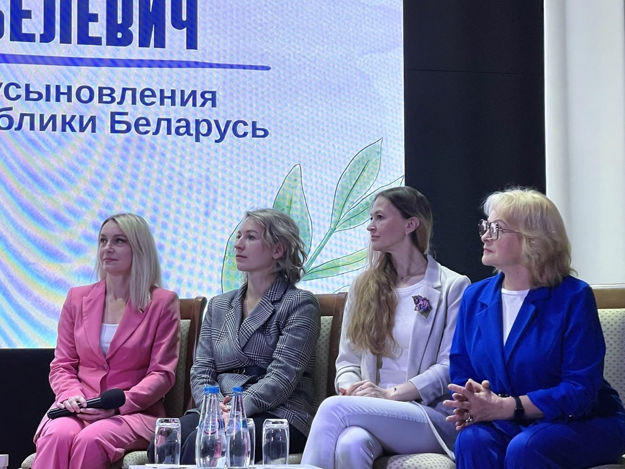 14 октября в Международном университете «МИТСО» состоялась диалог-встреча «Быть мамой — круто!»