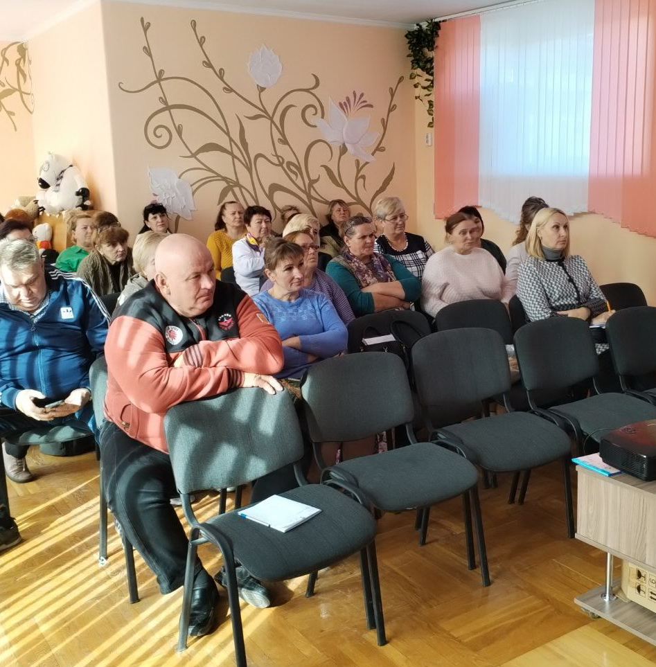 С 13 по 17 октября в Речицком районе проходят выездные курсы повышения квалификации для приемных родителей и родителей-воспитателей